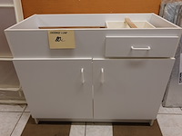 Volledige inhoud rek diversen - afbeelding 15 van  18