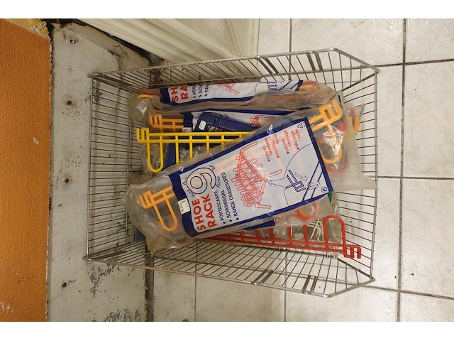 Volledige inhoud rek diversen - afbeelding 17 van  18