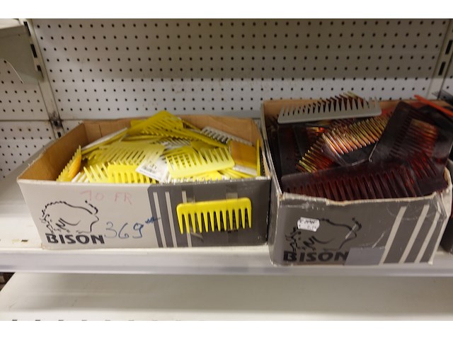 Volledige inhoud rek diversen - afbeelding 18 van  18