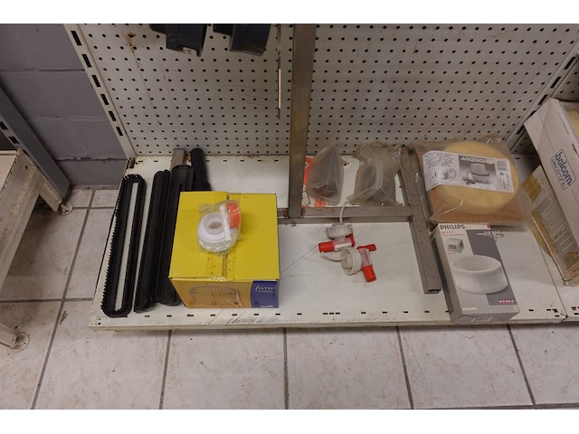 Volledige inhoud rek diversen - afbeelding 3 van  7