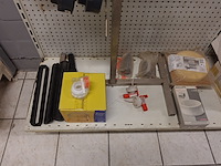 Volledige inhoud rek diversen - afbeelding 3 van  7