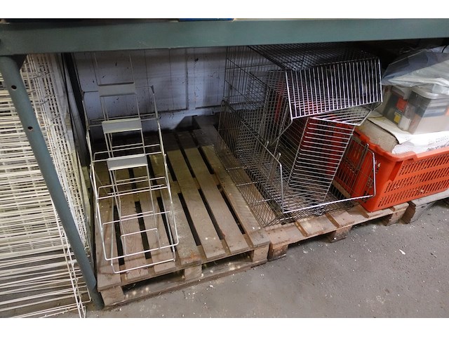 Volledige inhoud rek diversen - afbeelding 4 van  30