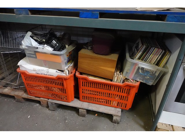 Volledige inhoud rek diversen - afbeelding 7 van  30