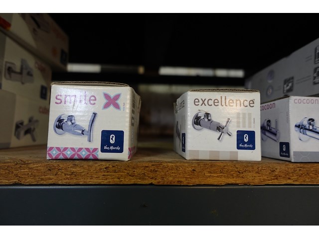 Volledige inhoud rek diversen - afbeelding 15 van  30