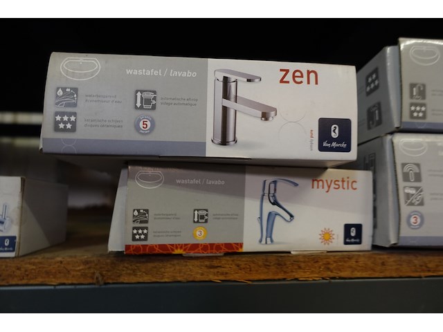 Volledige inhoud rek diversen - afbeelding 16 van  30