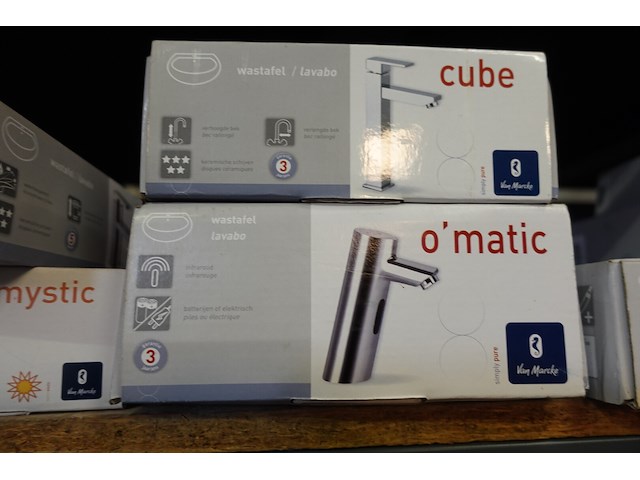 Volledige inhoud rek diversen - afbeelding 17 van  30