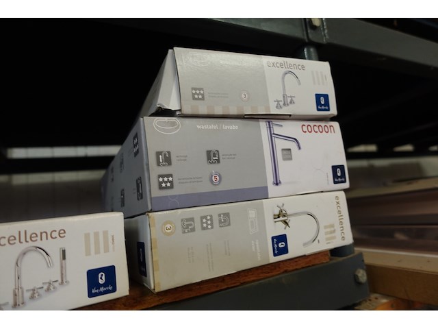 Volledige inhoud rek diversen - afbeelding 18 van  30