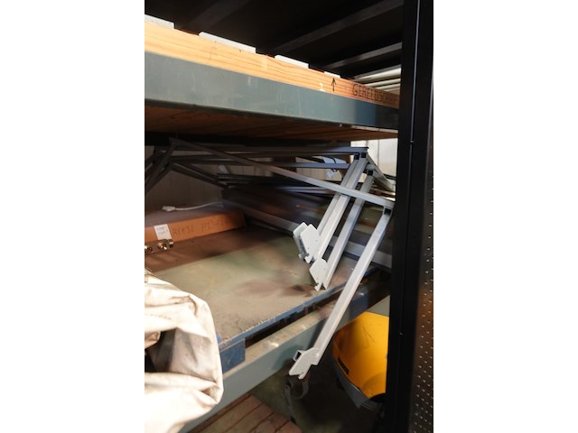 Volledige inhoud rek diversen - afbeelding 21 van  30