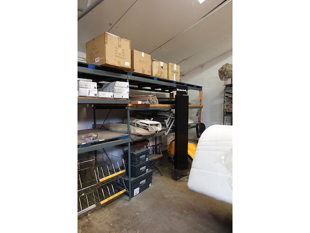 Volledige inhoud rek diversen - afbeelding 12 van  30