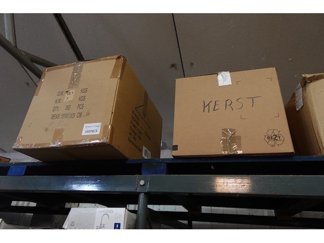 Volledige inhoud rek diversen - afbeelding 24 van  30