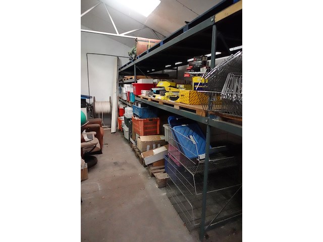 Volledige inhoud rek diversen - afbeelding 25 van  30