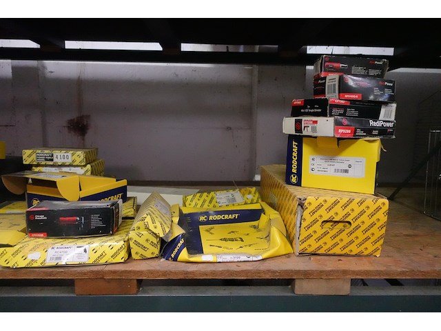 Volledige inhoud rek diversen - afbeelding 26 van  30