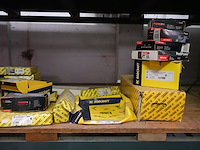 Volledige inhoud rek diversen - afbeelding 26 van  30