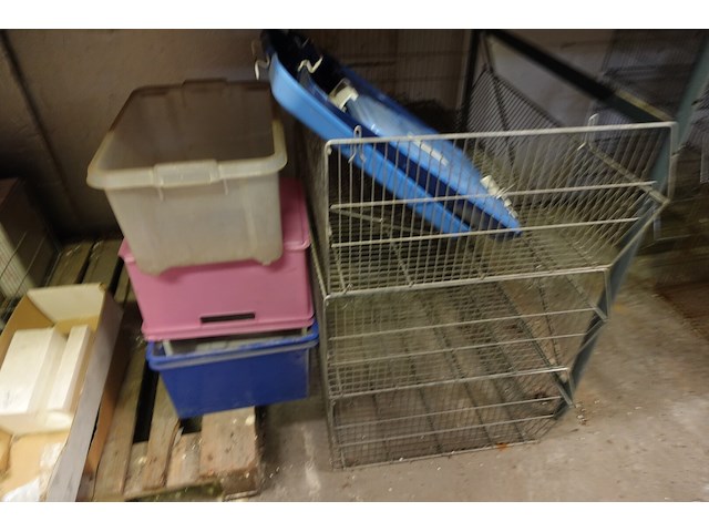 Volledige inhoud rek diversen - afbeelding 28 van  30