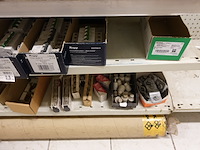 Volledige inhoud rek elektrisch toebehoren - afbeelding 3 van  11