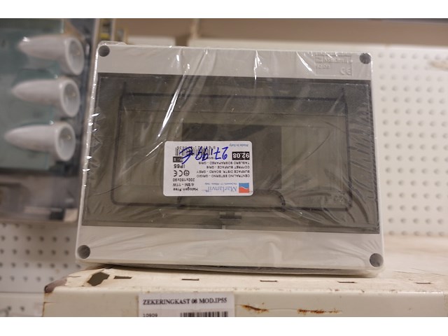 Volledige inhoud rek elektrisch toebehoren - afbeelding 5 van  11