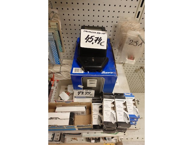 Volledige inhoud rek elektrisch toebehoren - afbeelding 8 van  11