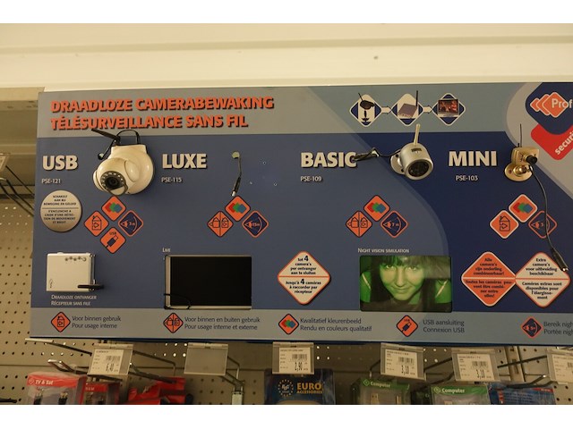 Volledige inhoud rek elektrisch toebehoren - afbeelding 2 van  16