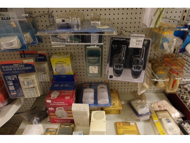 Volledige inhoud rek elektrisch toebehoren - afbeelding 4 van  16