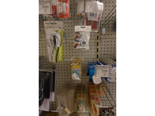 Volledige inhoud rek elektrisch toebehoren - afbeelding 5 van  16