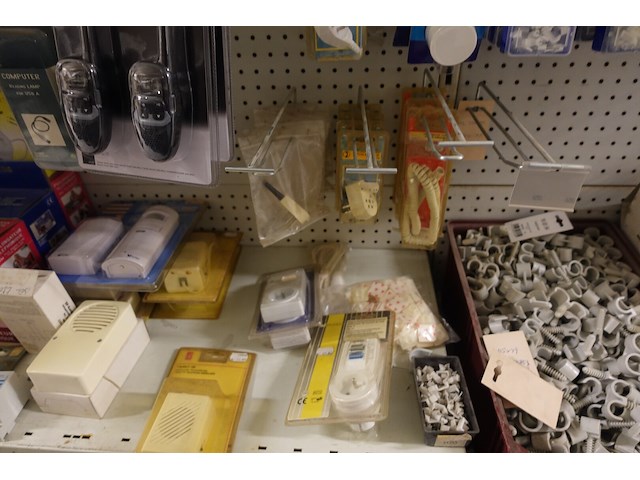 Volledige inhoud rek elektrisch toebehoren - afbeelding 8 van  16