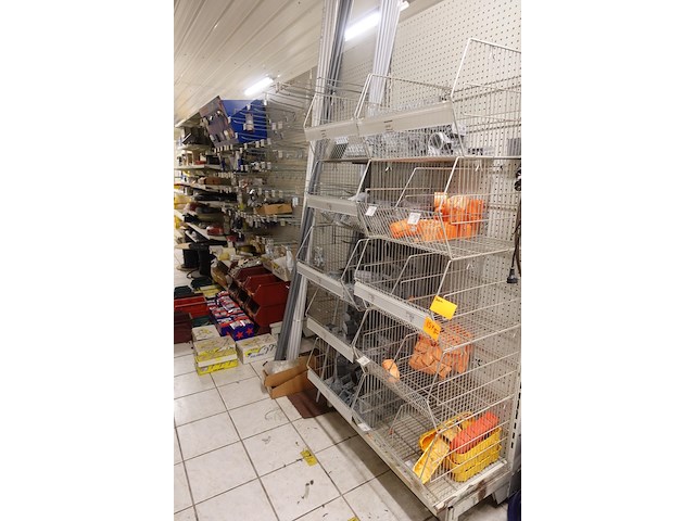 Volledige inhoud rek elektrisch toebehoren - afbeelding 1 van  16