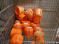 Volledige inhoud rek elektrisch toebehoren - afbeelding 11 van  16