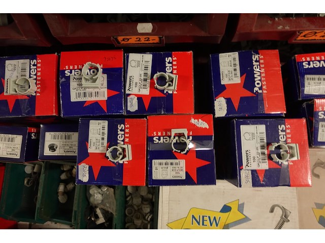 Volledige inhoud rek elektrisch toebehoren - afbeelding 16 van  16