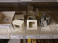 Volledige inhoud rek elektrisch toebehoren - afbeelding 3 van  21