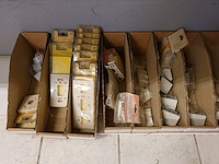 Volledige inhoud rek elektrisch toebehoren - afbeelding 4 van  21