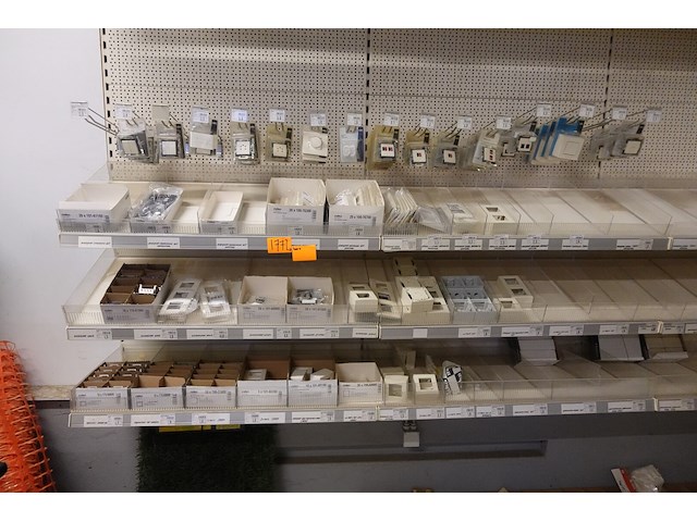 Volledige inhoud rek elektrisch toebehoren - afbeelding 1 van  21