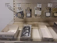 Volledige inhoud rek elektrisch toebehoren - afbeelding 12 van  21