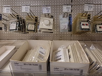 Volledige inhoud rek elektrisch toebehoren - afbeelding 15 van  21