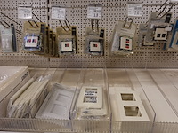 Volledige inhoud rek elektrisch toebehoren - afbeelding 16 van  21