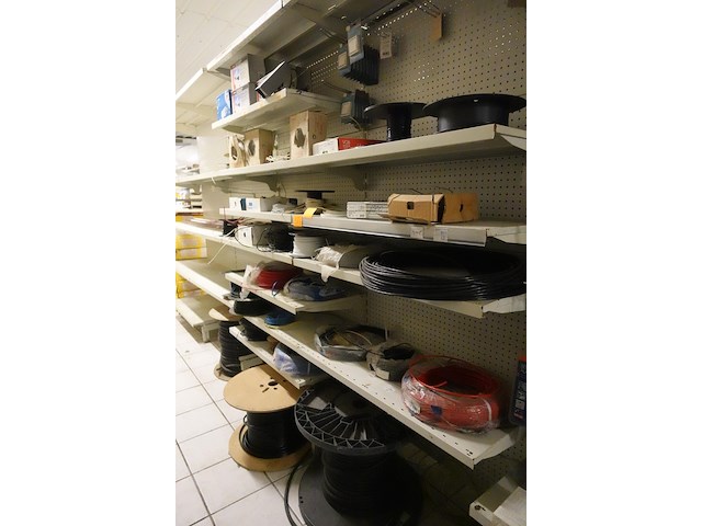 Volledige inhoud rek elektrische kabels - afbeelding 1 van  11