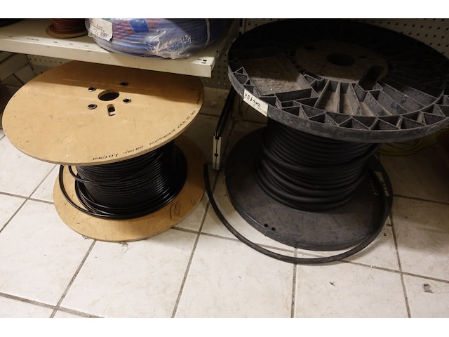 Volledige inhoud rek elektrische kabels - afbeelding 5 van  11