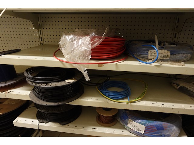 Volledige inhoud rek elektrische kabels - afbeelding 6 van  11