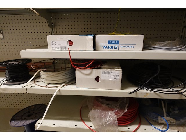 Volledige inhoud rek elektrische kabels - afbeelding 7 van  11