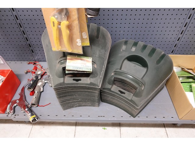 Volledige inhoud rek gardena - afbeelding 13 van  17