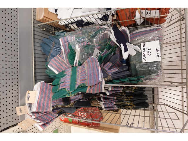 Volledige inhoud rek handschoenen - afbeelding 2 van  4