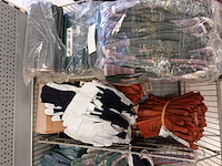 Volledige inhoud rek handschoenen - afbeelding 3 van  4