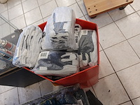 Volledige inhoud rek handschoenen - afbeelding 4 van  4
