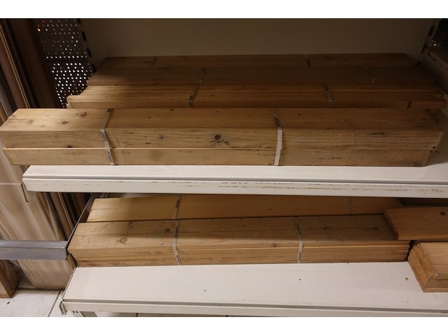 Volledige inhoud rek houten kadermenten - afbeelding 5 van  10