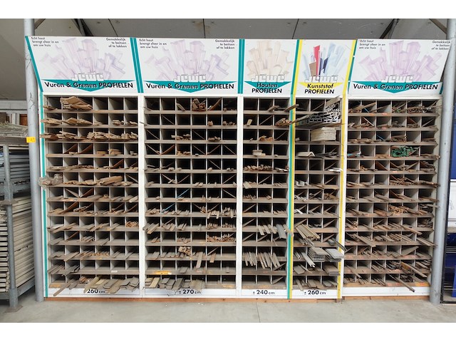 Volledige inhoud rek houten molures - afbeelding 2 van  6