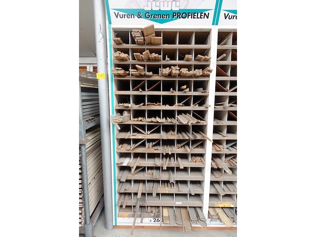 Volledige inhoud rek houten molures - afbeelding 3 van  6