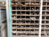 Volledige inhoud rek houten molures - afbeelding 3 van  6