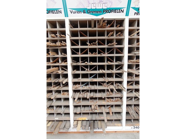 Volledige inhoud rek houten molures - afbeelding 4 van  6