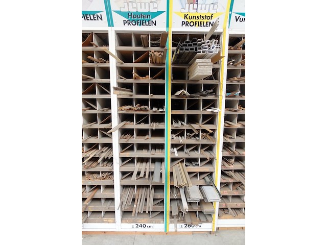 Volledige inhoud rek houten molures - afbeelding 5 van  6