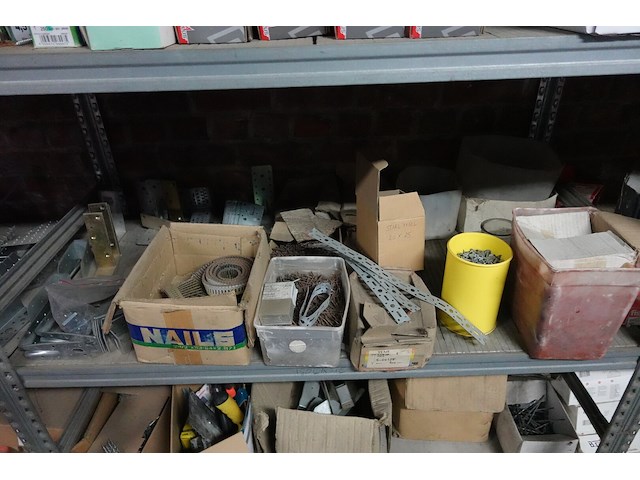 Volledige inhoud rek ijzerwaren - afbeelding 2 van  23