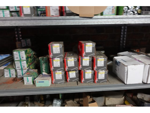 Volledige inhoud rek ijzerwaren - afbeelding 3 van  23